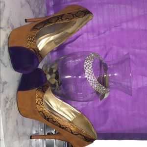 Snakes skin and brown/purple pumps